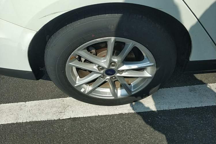 Used Ford Focus 2018 Sedan Classic EcoBoost 180 Automatic Elite Model Right Rear Wheel Hub