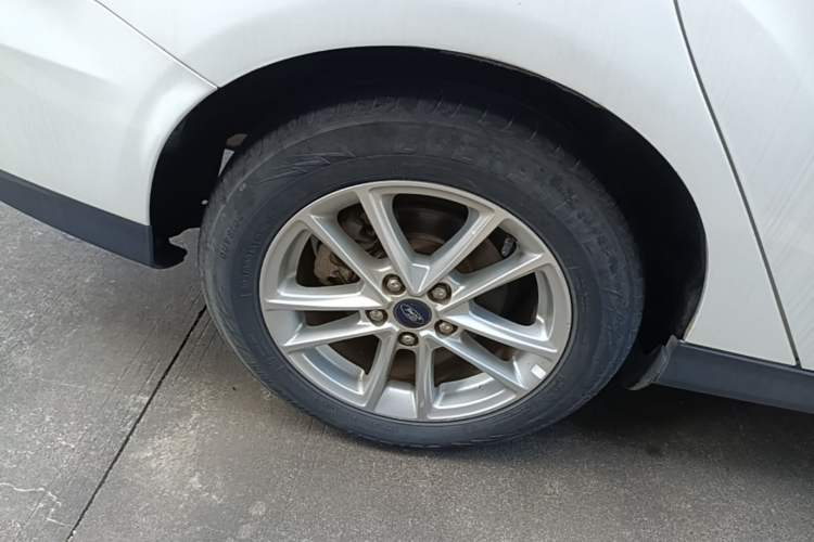 Used Ford Focus 2018 Sedan Classic 1.6L Automatic Trendy SmartDrive Edition Right Rear Wheel Hub