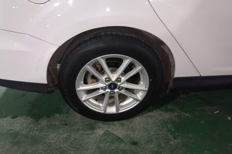 Used Ford Focus 2018 Sedan Classic 1.6L Automatic Trendy SmartDrive Edition Right Rear Wheel Hub