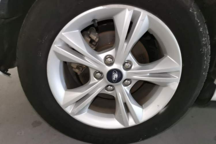 Used Ford Focus 2018 Hatchback Classic 1.6L Automatic Comfort Plus SmartDrive Edition Right Rear Wheel Hub