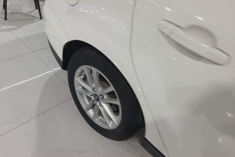 Used Ford Focus 2018 Sedan Classic 1.6L Automatic Trendy SmartDrive Edition Right Rear Wheel Hub