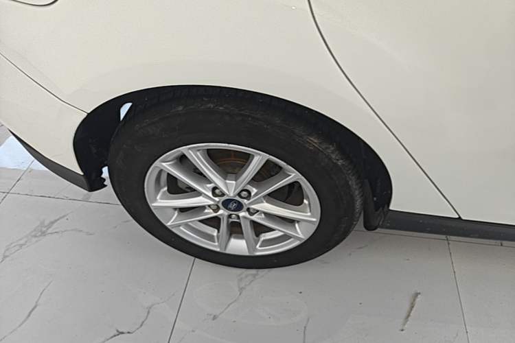 Used Ford Focus 2018 Two-Door Classic EcoBoost 125 Automatic Supercharged Style SmartDrive Edition Right Rear Wheel Hub