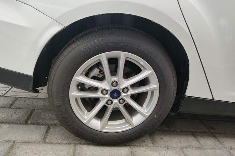 Used Ford Focus 2018 Sedan Classic 1.6L Automatic Trendy SmartDrive Edition Right Rear Wheel Hub