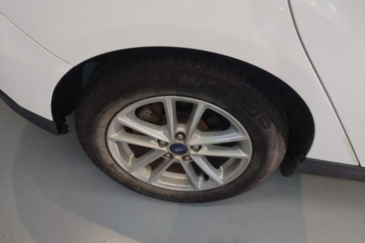Used Ford Focus 2018 Hatchback Classic 1.6L Automatic Trendy SmartDrive Edition Right Rear Wheel Hub