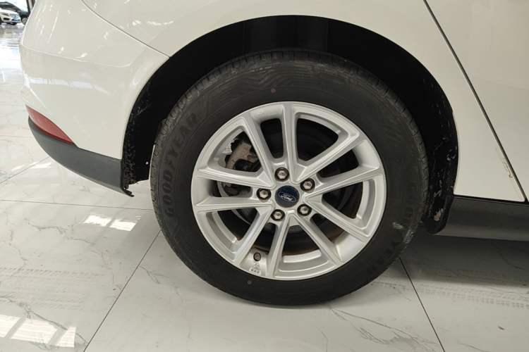 Used Ford Focus 2018 Hatchback Classic 1.6L Automatic Trendy SmartDrive Edition Right Rear Wheel Hub