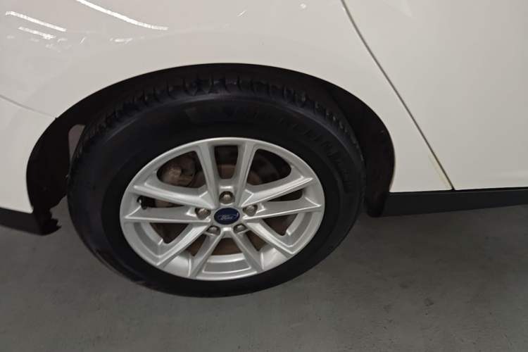 Used Ford Focus 2018 Hatchback Classic EcoBoost 180 Automatic Elite Model Right Rear Wheel Hub