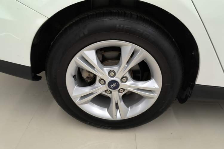 Used Ford Focus 2018 Sedan Classic 1.6L Automatic Comfort Plus Smart Drive Version Right Rear Wheel Hub