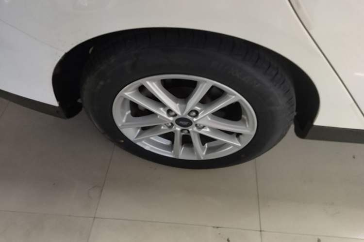 Used Ford Focus 2018 Sedan Classic EcoBoost 180 Automatic Elite Model Right Rear Wheel Hub