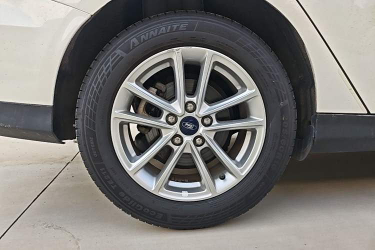 Used Ford Focus 2018 Sedan Classic EcoBoost 180 Automatic Elite Model Right Rear Wheel Hub