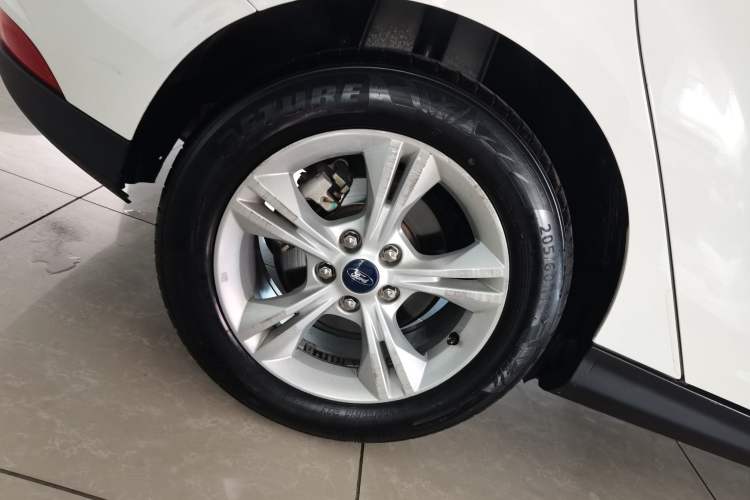 Used Ford Focus 2018 Hatchback Classic 1.6L Automatic Comfort Plus SmartDrive Edition Right Rear Wheel Hub
