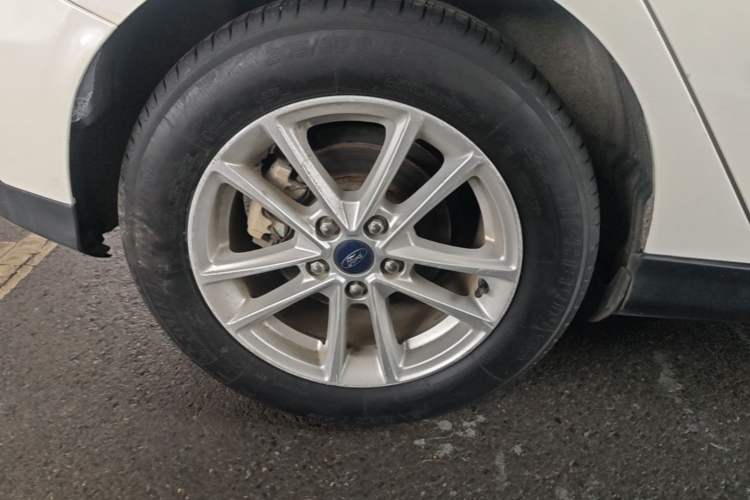 Used Ford Focus 2018 Hatchback Classic 1.6L Automatic Trendy SmartDrive Edition Right Rear Wheel Hub