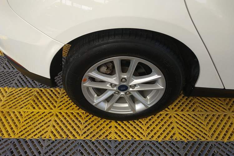 Used Ford Focus 2018 Hatchback Classic 1.6L Automatic Trendy SmartDrive Edition Right Rear Wheel Hub