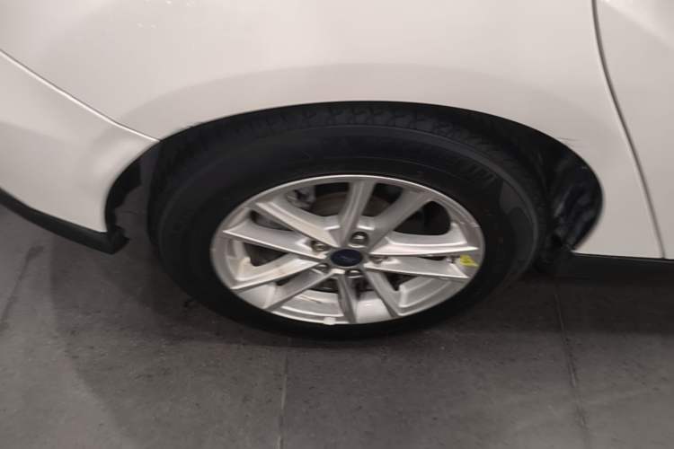 Used Ford Focus 2018 Hatchback Classic 1.6L Automatic Trendy SmartDrive Edition Right Rear Wheel Hub