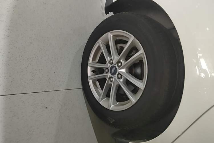 Used Ford Focus 2018 Hatchback Classic EcoBoost 180 Automatic Elite Model Right Rear Wheel Hub