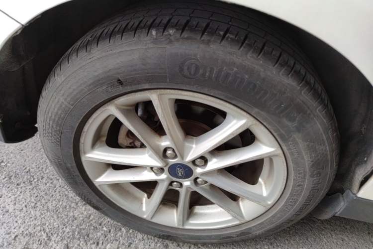 Used Ford Focus 2018 Sedan Classic EcoBoost 180 Automatic Elite Model Right Rear Wheel Hub