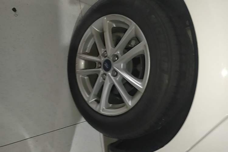 Used Ford Focus 2018 Hatchback Classic EcoBoost 180 Automatic Elite Model Right Rear Wheel Hub
