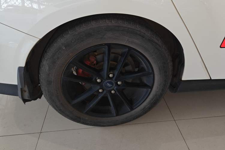 Used Ford Focus 2018 Sedan Classic EcoBoost 180 Automatic Elite Model Right Rear Wheel Hub