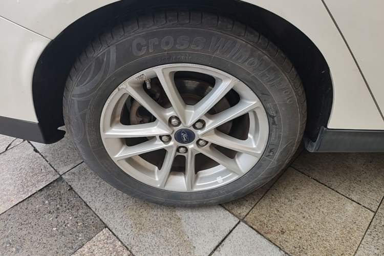 Used Ford Focus 2018 Sedan Classic EcoBoost 180 Automatic Elite Model Right Rear Wheel Hub
