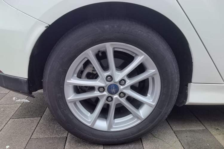 Used Ford Focus 2018 Hatchback Classic EcoBoost 180 Automatic Elite Model Right Rear Wheel Hub