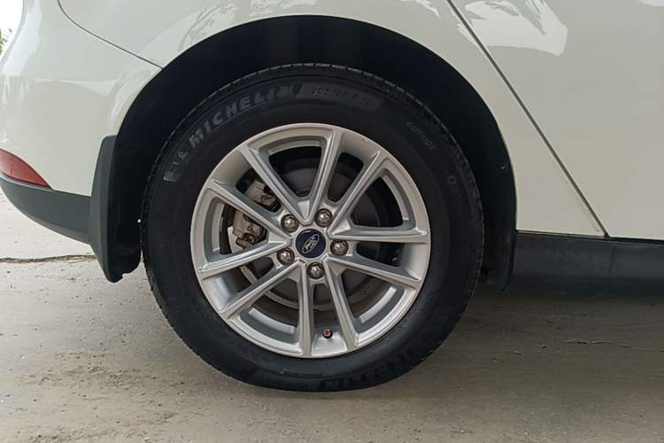 Used Ford Focus 2018 Hatchback Classic 1.6L Automatic Trendy SmartDrive Edition Right Rear Wheel Hub