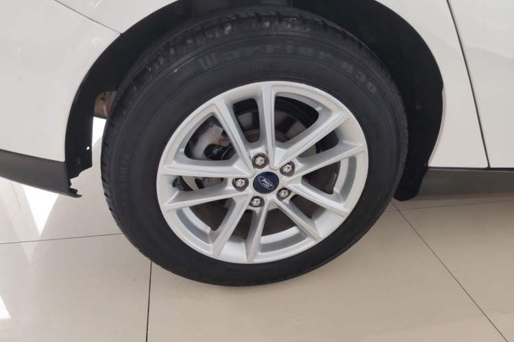 Used Ford Focus 2018 Hatchback Classic 1.6L Automatic Trendy SmartDrive Edition Right Rear Wheel Hub