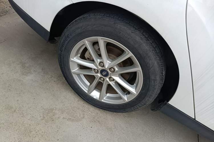 Used Ford Focus 2018 Sedan Classic 1.6L Automatic Trendy SmartDrive Edition Right Rear Wheel Hub