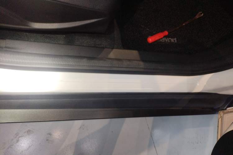 Used Ford Focus 2018 Hatchback Classic 1.6L Automatic Trendy SmartDrive Edition Right Side Sill