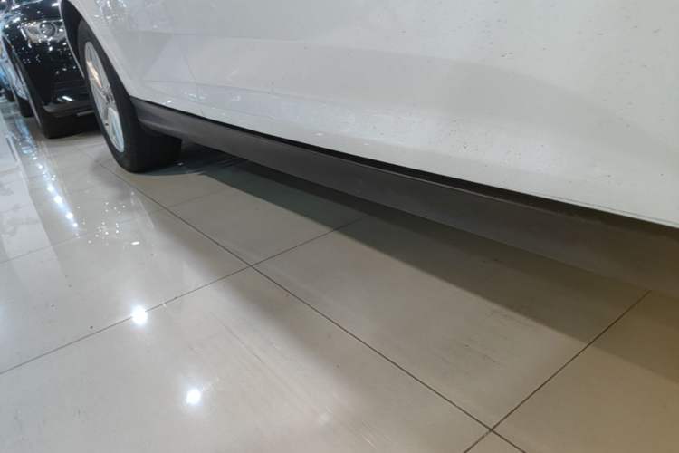 Used Ford Focus 2018 Hatchback Classic 1.6L Automatic Trendy SmartDrive Edition Right Side Sill