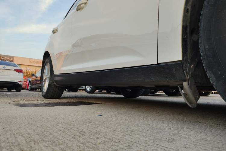 Used Ford Focus 2018 Two-Door Classic EcoBoost 125 Automatic Supercharged Style SmartDrive Edition Right Side Sill