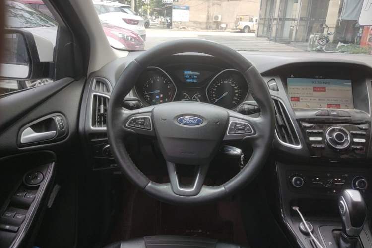 Used Ford Focus 2018 Hatchback Classic 1.6L Automatic Trendy SmartDrive Edition Steering Wheel