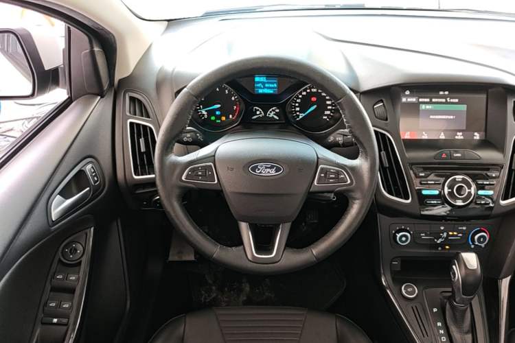 Used Ford Focus 2018 Sedan Classic 1.6L Automatic Trendy SmartDrive Edition Steering Wheel
