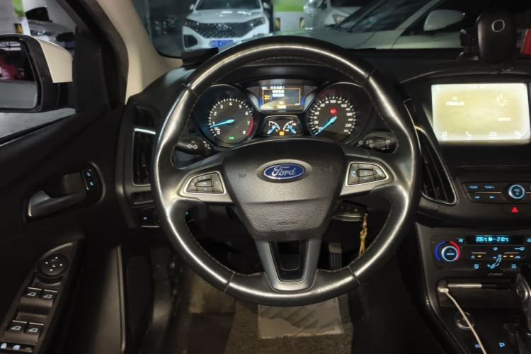 Used Ford Focus 2018 Sedan Classic EcoBoost 180 Automatic Elite Model Steering Wheel