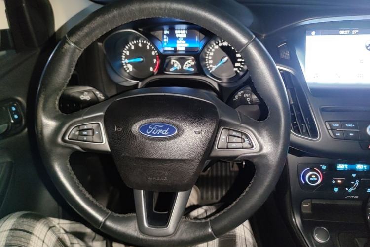 Used Ford Focus 2018 Hatchback Classic EcoBoost 180 Automatic Elite Model Steering Wheel