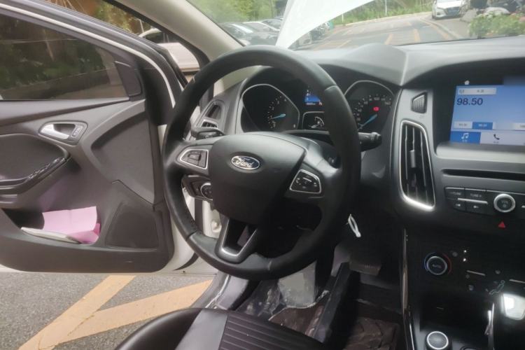 Used Ford Focus 2018 Hatchback Classic EcoBoost 180 Automatic Elite Model Steering Wheel