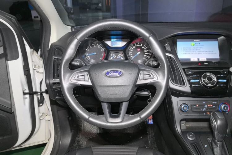 Used Ford Focus 2018 Hatchback Classic 1.6L Automatic Trendy SmartDrive Edition Steering Wheel