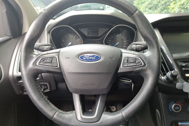 Used Ford Focus 2018 Two-Door Classic EcoBoost 125 Automatic Supercharged Style SmartDrive Edition Steering Wheel