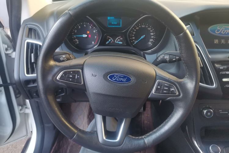 Used Ford Focus 2018 Hatchback Classic 1.6L Automatic Trendy SmartDrive Edition Steering Wheel