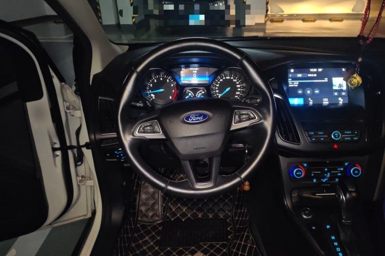 Used Ford Focus 2018 Hatchback Classic EcoBoost 180 Automatic Elite Model Steering Wheel
