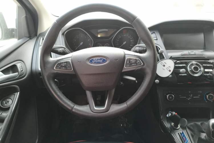 Used Ford Focus 2018 Hatchback Classic 1.6L Manual Fashion Edition SmartDrive Version Steering Wheel