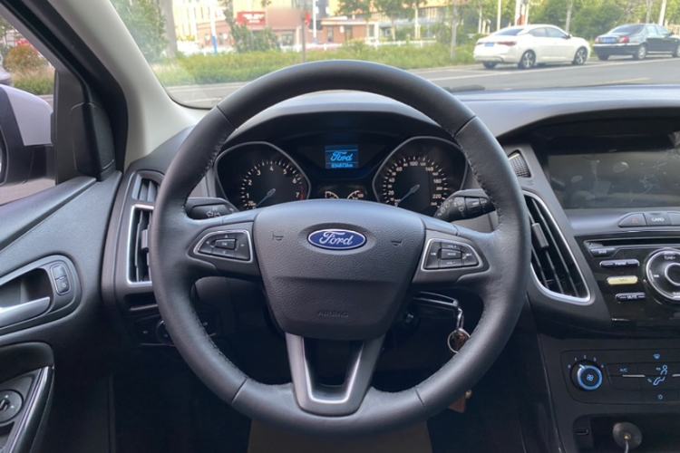 Used Ford Focus 2018 Hatchback Classic 1.6L Manual Fashion Edition SmartDrive Version Steering Wheel
