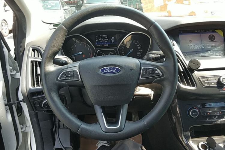Used Ford Focus 2018 Sedan Classic EcoBoost 180 Automatic Elite Model Steering Wheel