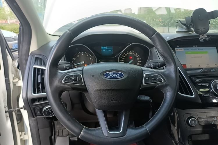 Used Ford Focus 2018 Sedan Classic 1.6L Automatic Trendy SmartDrive Edition Steering Wheel