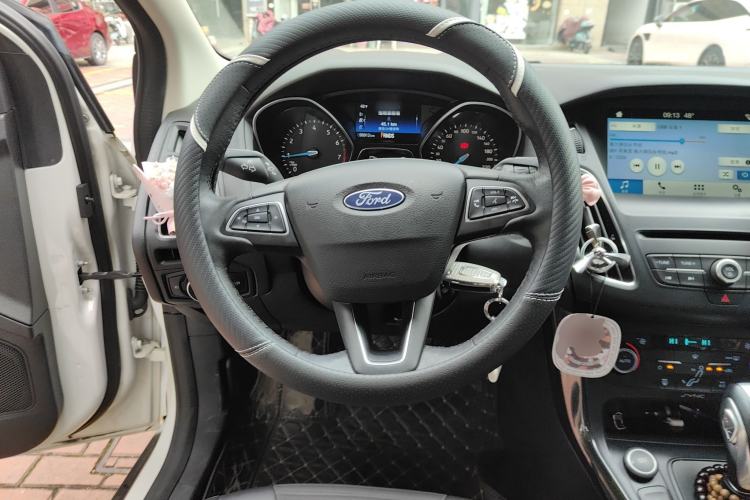 Used Ford Focus 2018 Hatchback Classic EcoBoost 180 Automatic Elite Model Steering Wheel
