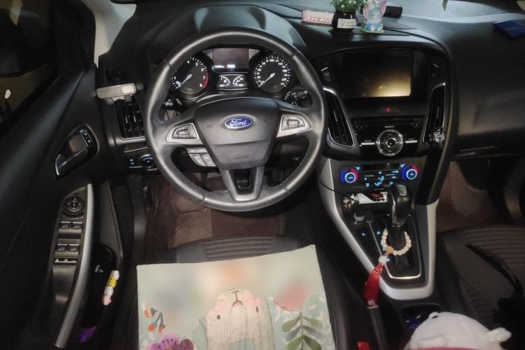 Used Ford Focus 2018 Hatchback Classic EcoBoost 180 Automatic Sport Edition Steering Wheel