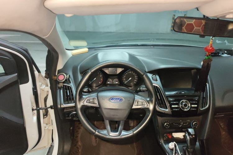 Used Ford Focus 2018 Sedan Classic 1.6L Automatic Trendy SmartDrive Edition Steering Wheel
