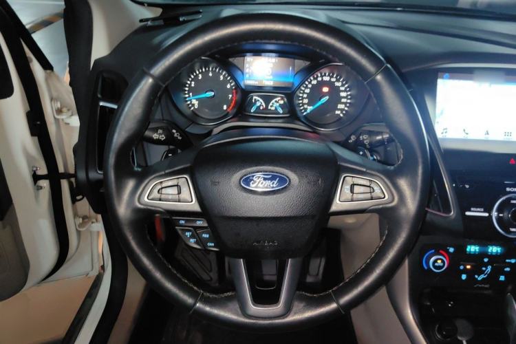 Used Ford Focus 2018 Sedan Classic EcoBoost 180 Automatic Flagship Model Steering Wheel