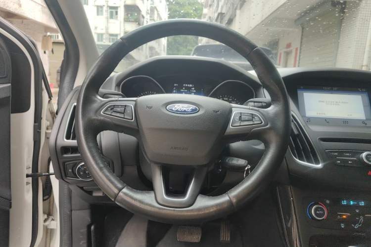 Used Ford Focus 2018 Sedan Classic EcoBoost 180 Automatic Elite Model Steering Wheel