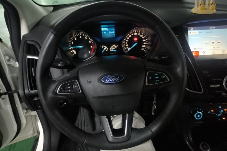 Used Ford Focus 2018 Sedan Classic 1.6L Automatic Trendy SmartDrive Edition Steering Wheel