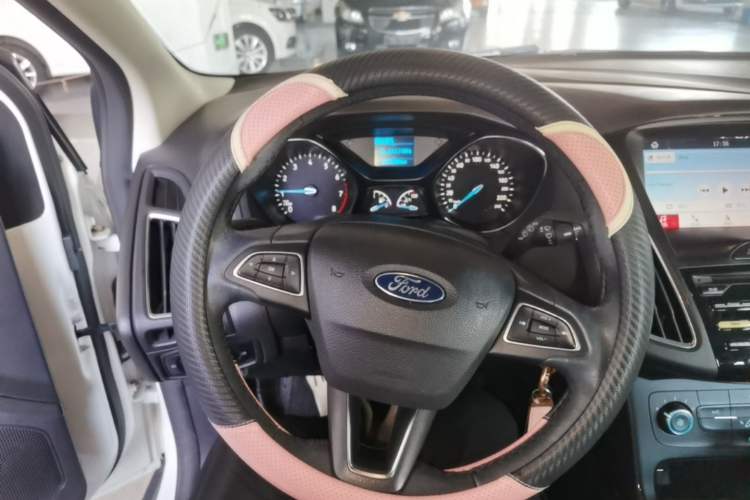 Used Ford Focus 2018 Hatchback Classic 1.6L Automatic Trendy SmartDrive Edition Steering Wheel