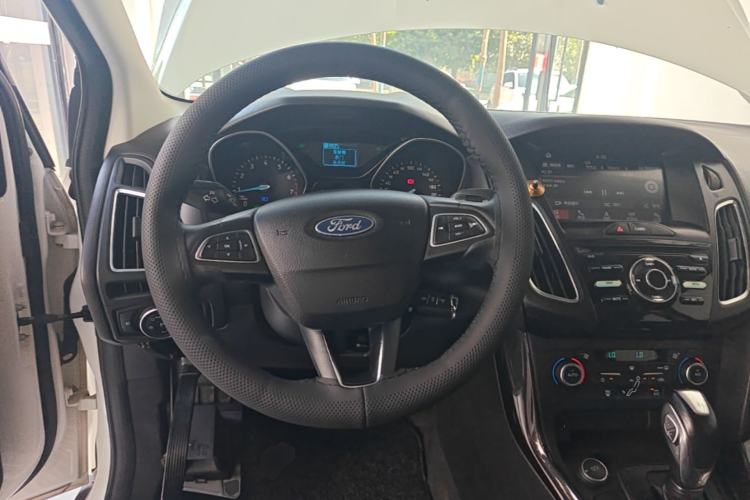 Used Ford Focus 2018 Two-Door Classic EcoBoost 125 Automatic Supercharged Style SmartDrive Edition Steering Wheel